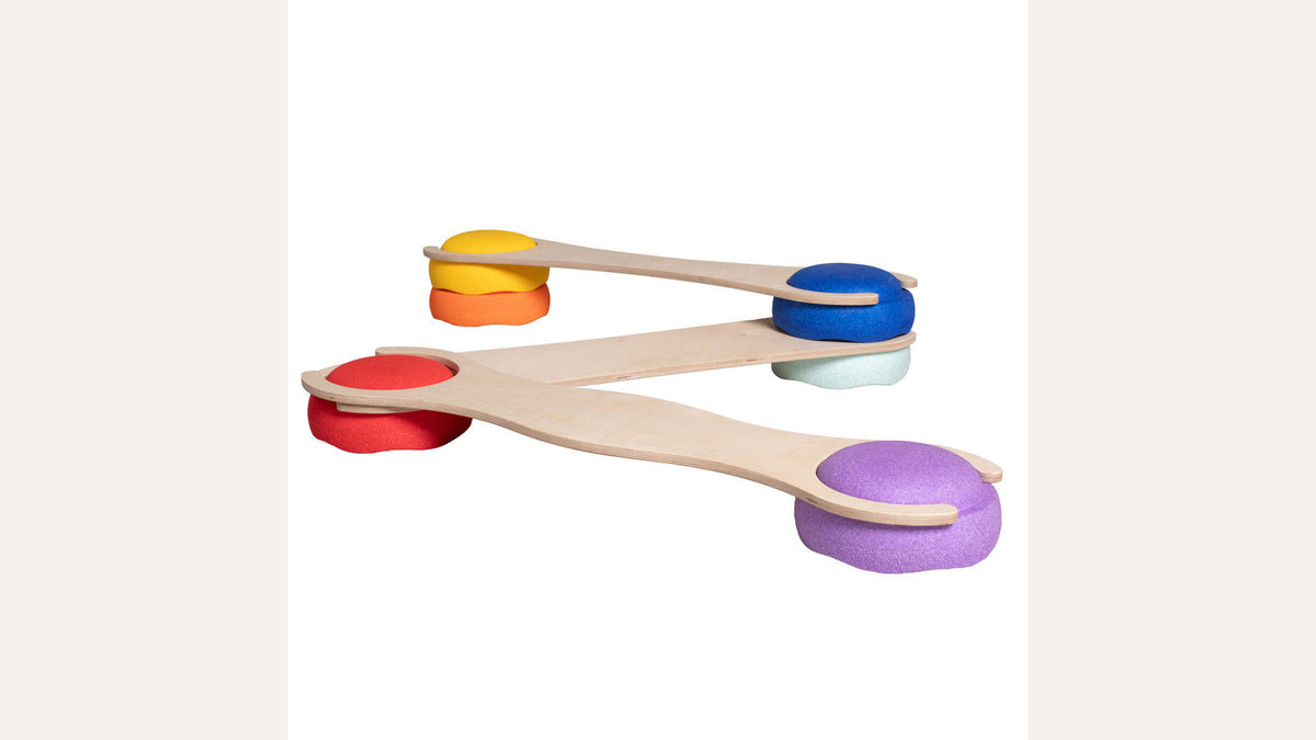tiSsi Balance Boards aus Holz mit farbigen Stapelsteinen im Vergleich für Kinder