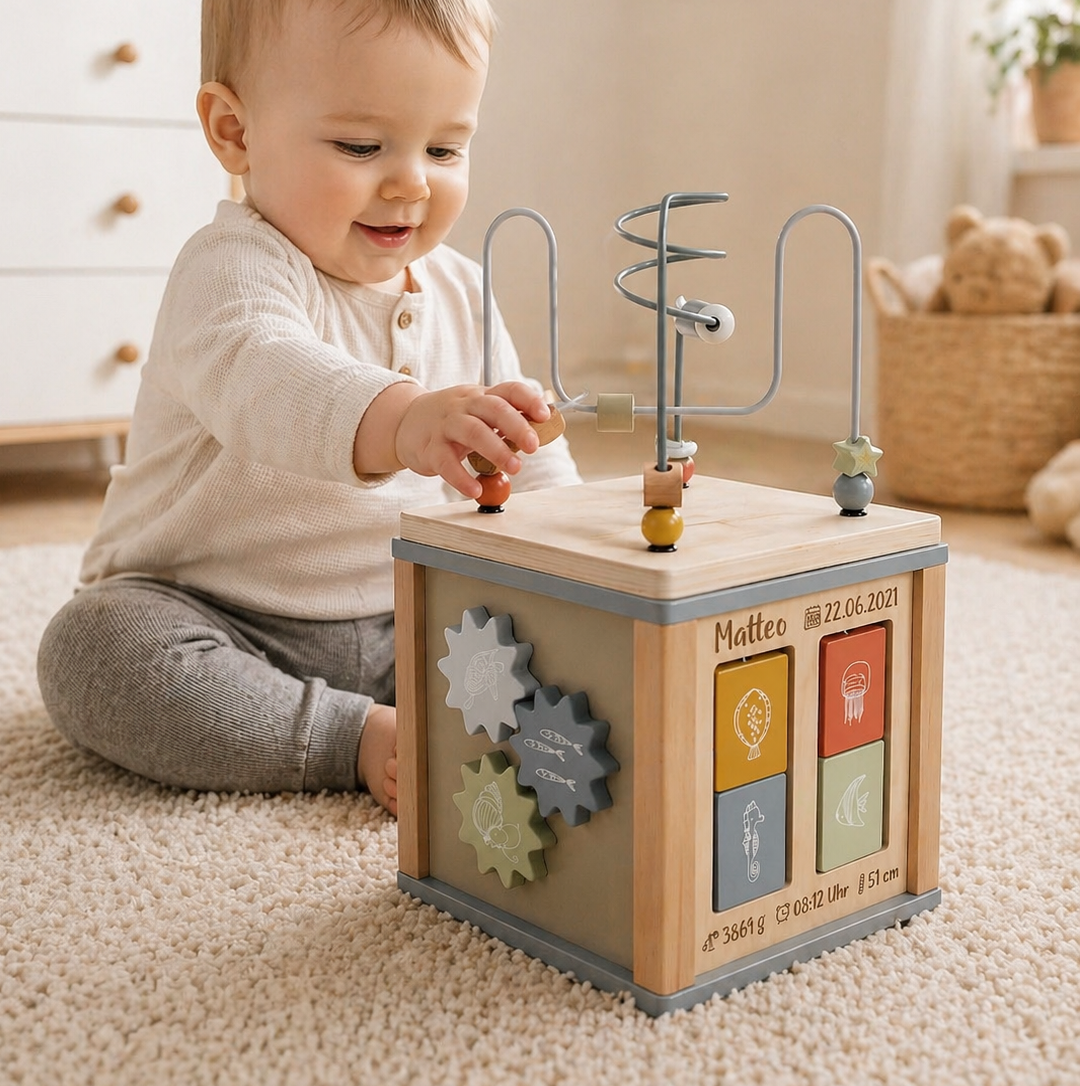 Personalisiertes Babyspielzeug mit Name und Geburtsdaten – liebevolles Geschenk zur Geburt aus Holz