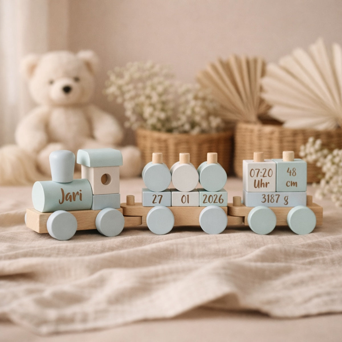Personalisiertes Geschenk zur Geburt mit Name und Geburtsdaten – hochwertiger Holzzug als besondere Erinnerung für Babys von Schmatzepuffer