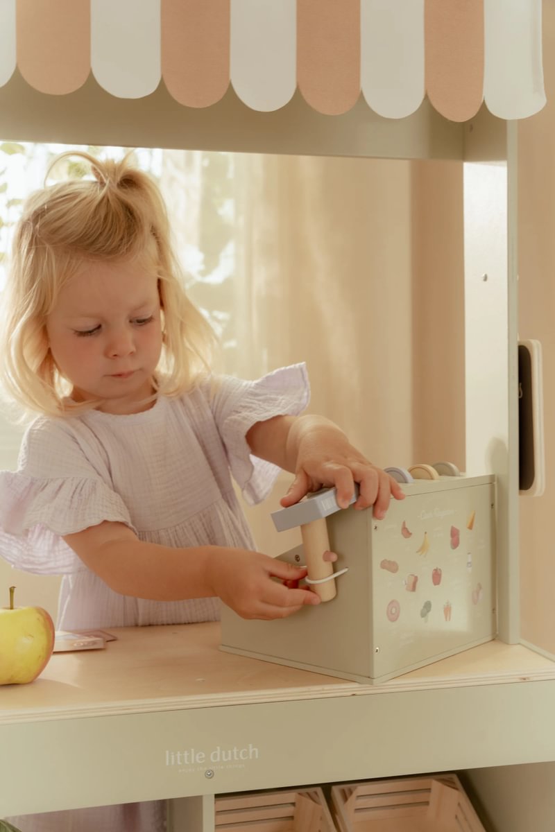 Holzkasse LD2511 – weitere Ansicht des Little Dutch Rollenspielzeugs