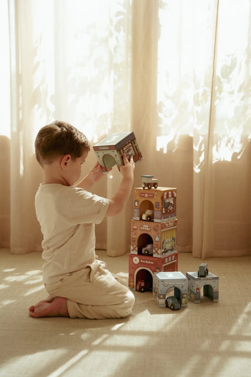 Cubes à empiler avec voitures pour univers de jeux de train en bois | Schmatzepuffer