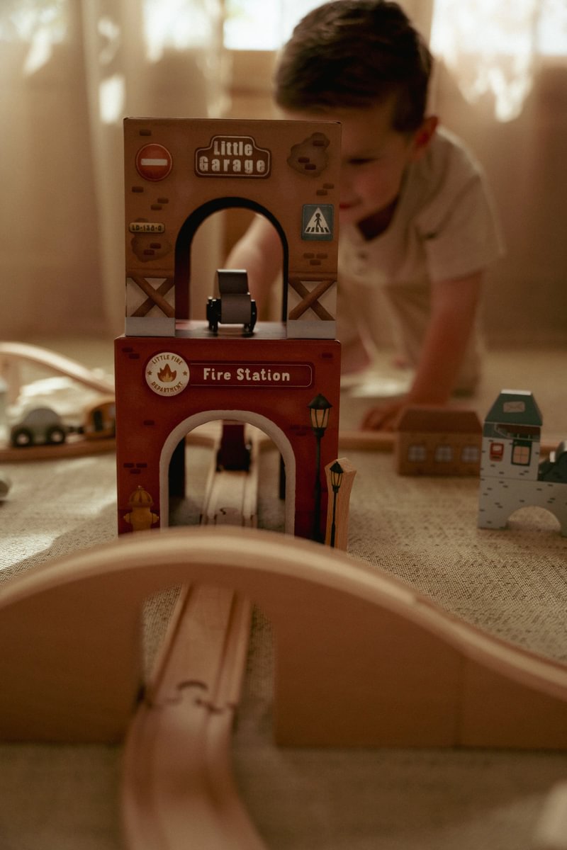Cubes à empiler avec voitures pour univers de jeux de train en bois | Schmatzepuffer