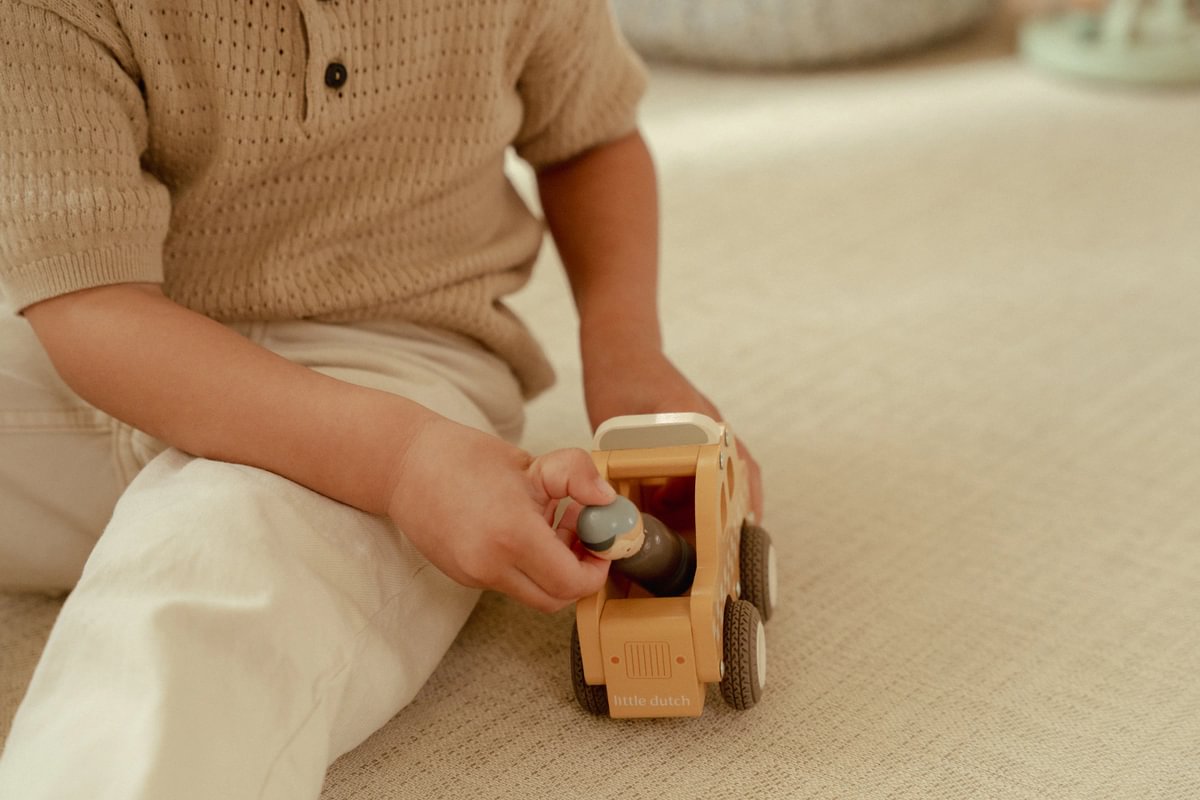 Taxi en bois pour enfants – le plaisir de jouer pour les petits explorateurs