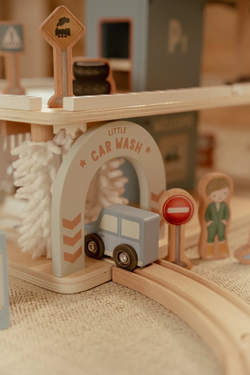 Personalized wooden train parking garage | Schmatzepuffer