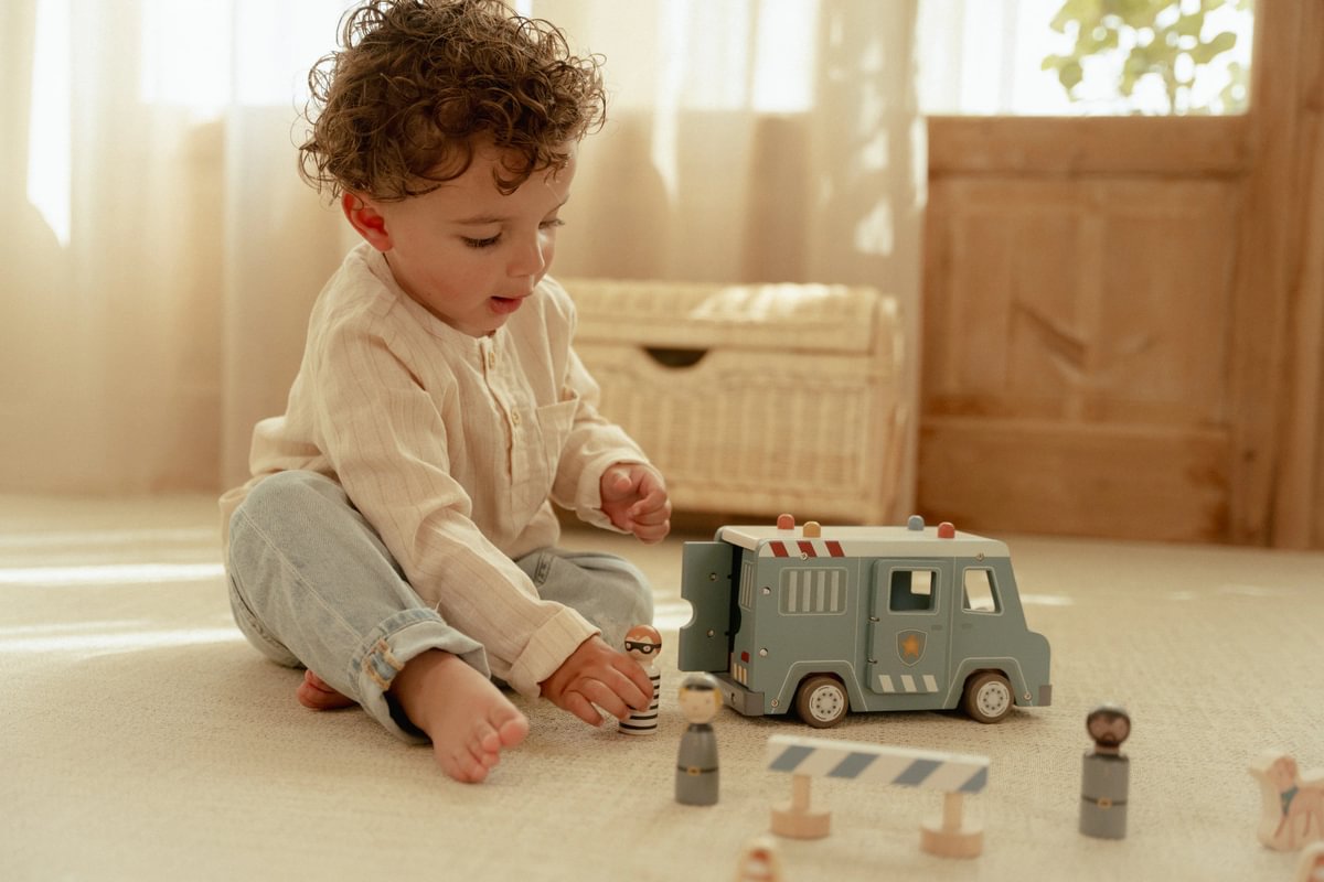 Holz-Polizeibus mit Figuren – Spielset aus Holz