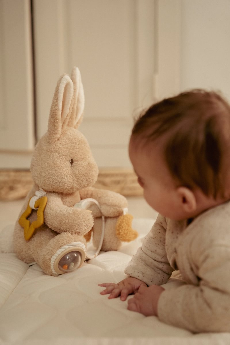 Doudou d'activités bébé lapin GRS