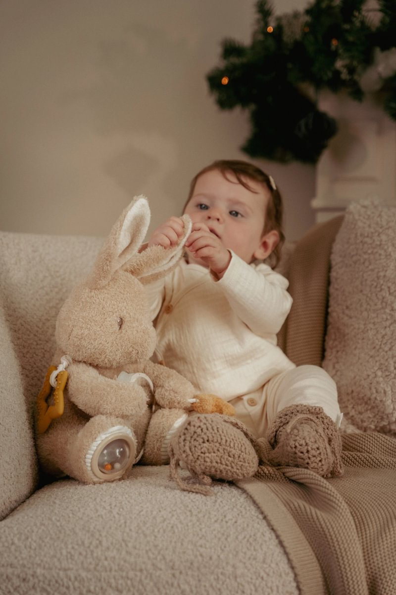 Doudou d'activités bébé lapin GRS