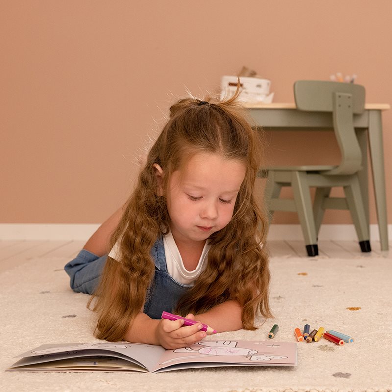 Crayons de couleur pour enfants – Plaisir créatif de dessiner pour les petits artistes