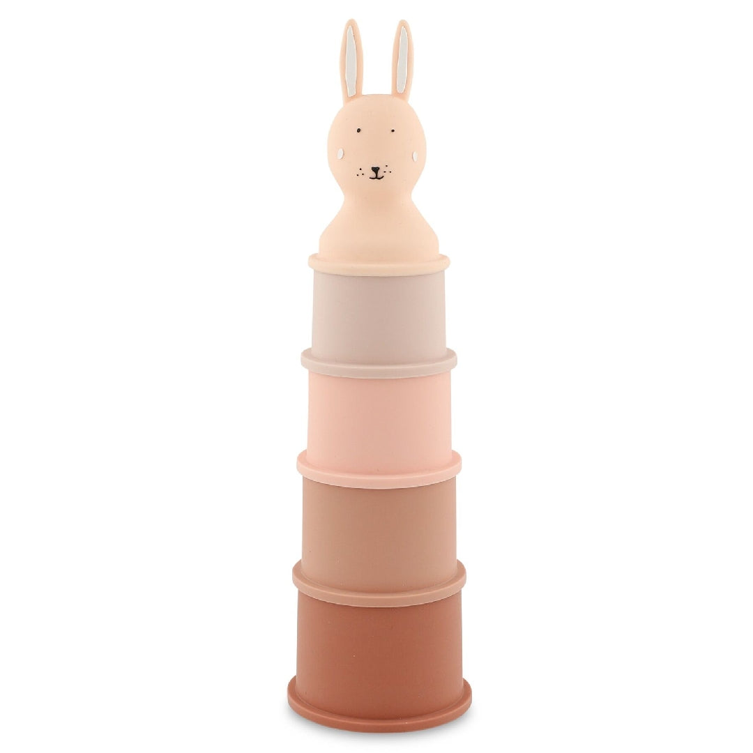 Trixie Stapelbecher-Set Frau Hase in Rosa – fünf weiche Silikonbecher zum Stapeln, Schöpfen und Spielen ab 6 Monaten