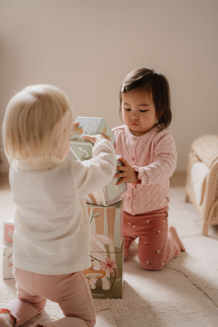 Little Dutch Strickjacke Lotus in Pink – leichte Bio-Baumwolljacke für Babys und Kinder aus der Fairy Garden Kollektion