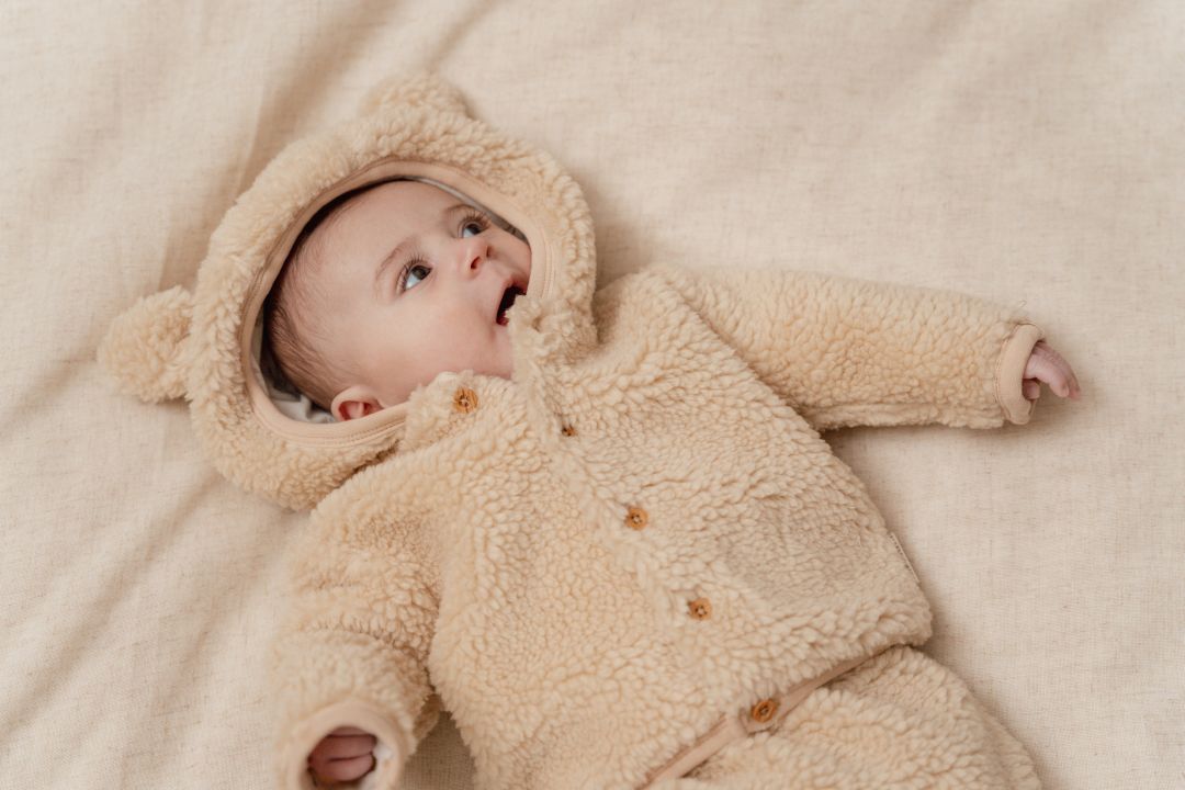 Teddy-Jacke Baby Bunny Sand von Little Dutch – weiche warme Kinderjacke für Babys und Kleinkinder in der Winterzeit