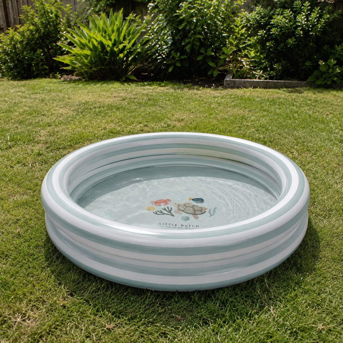 Planschbecken Fresh Greens 80 cm von Little Dutch im sommerlichen Garten