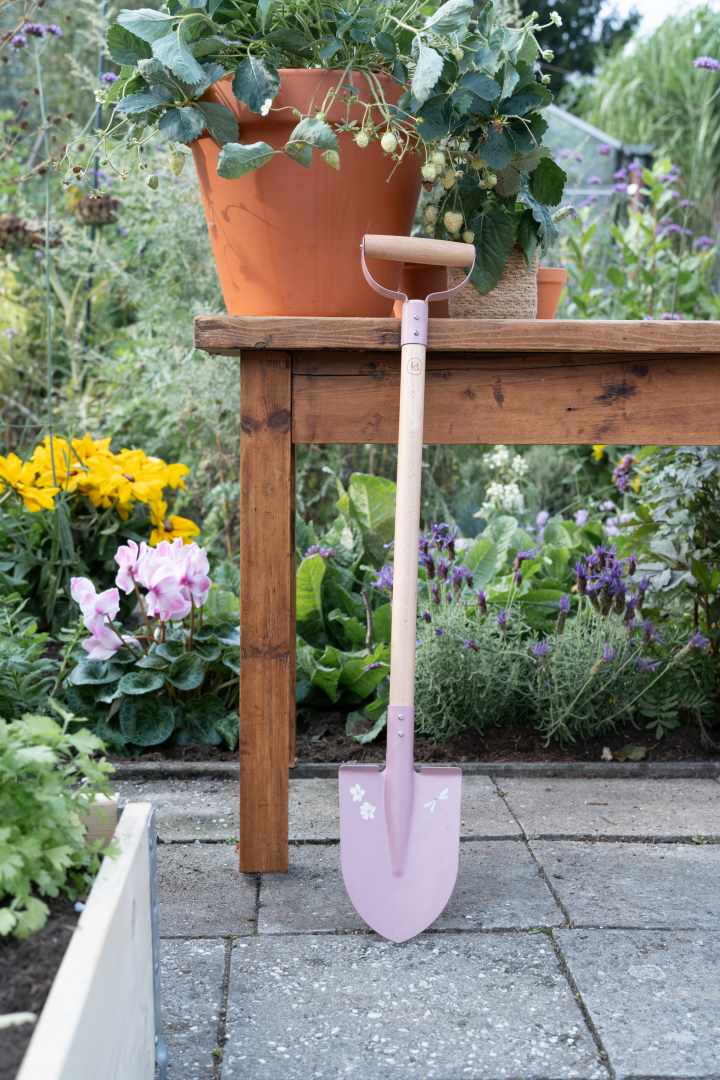 Personalisierte Kinderschaufel Fairy Garden in Rosa mit Namen im Garten – für Kinder ab 4 Jahren
