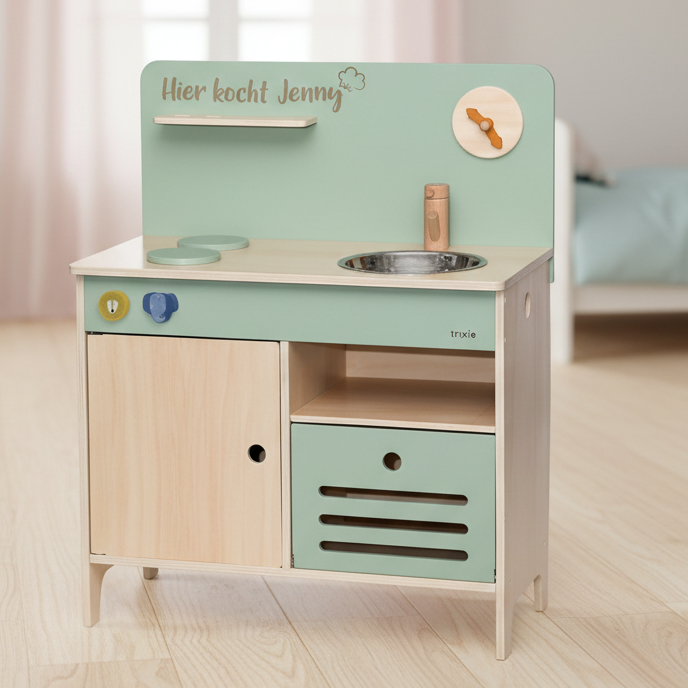 Trixie Spielküche aus Holz mit Namensgravur in Mintgrün und Naturholz