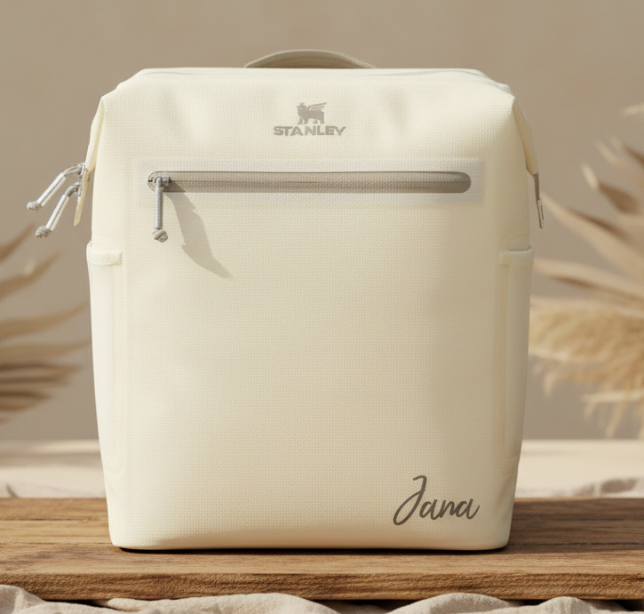 Personalisierter Kuehlrucksack in Creme mit individueller Namensgravur fuer Picknick, Camping, Ausfluege und gekuehlte Getraenke unterwegs