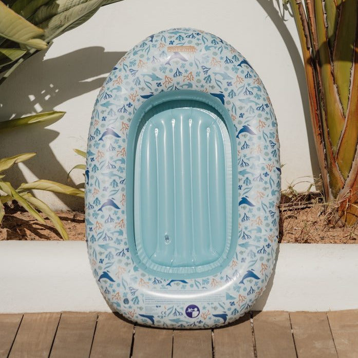 Schlauchboot Ocean Dreams Blue von Little Dutch – aufblasbares Wasserspielzeug am Strand