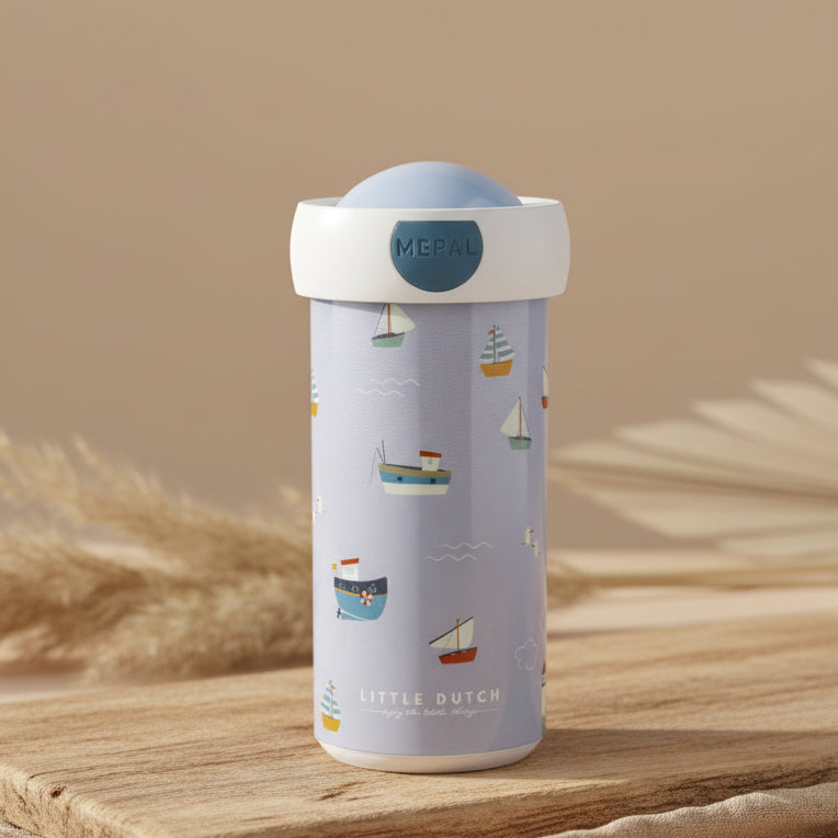 Kinder Trinkbecher mit Sailors Bay Motiv und 300 ml Fassungsvermoegen fuer Getraenke zuhause und unterwegs