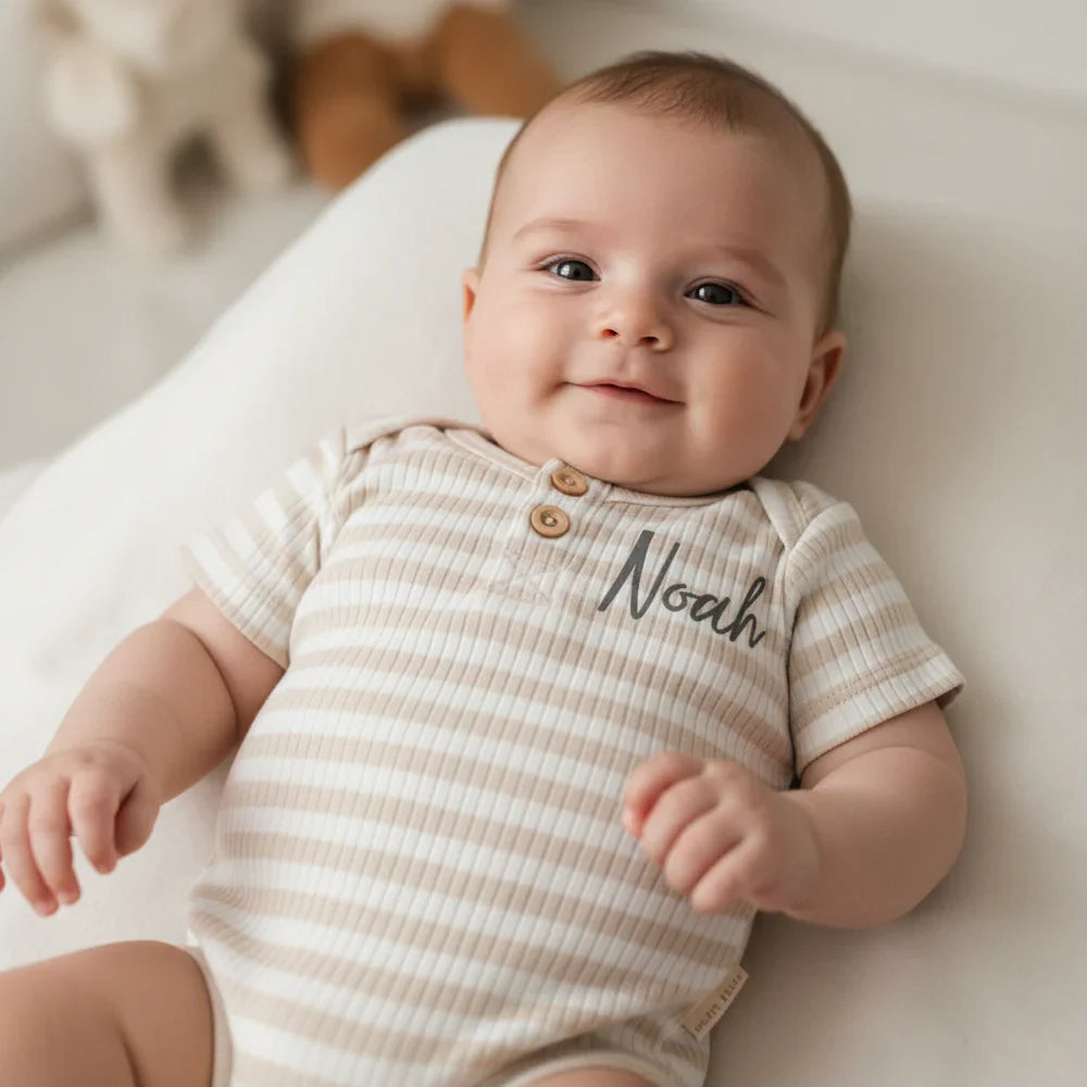 Personalisierter Baby Body mit Name Noah – individuelles Geburtsgeschenk für Junge
