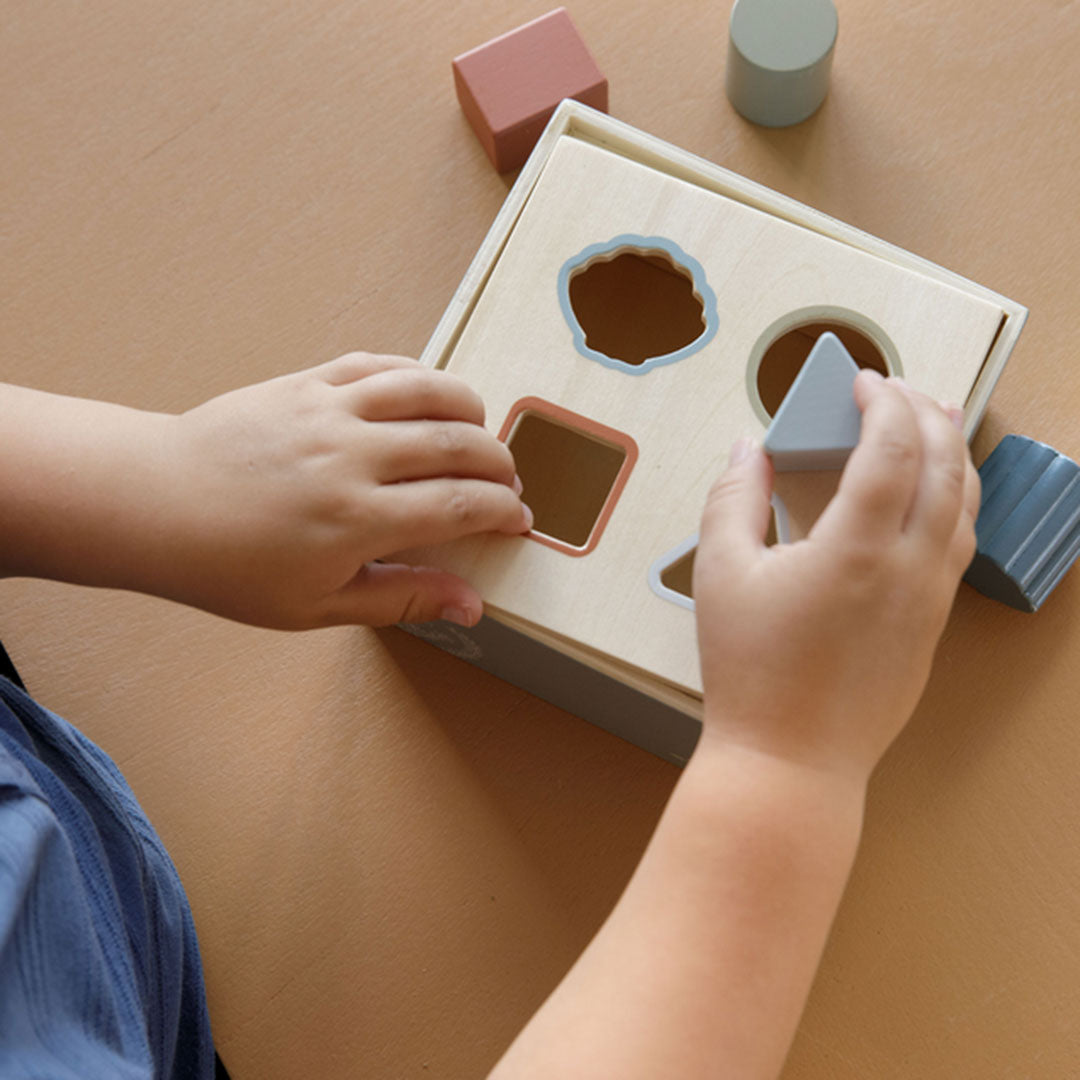 Jeu d'encastrement de formes en bois bleu