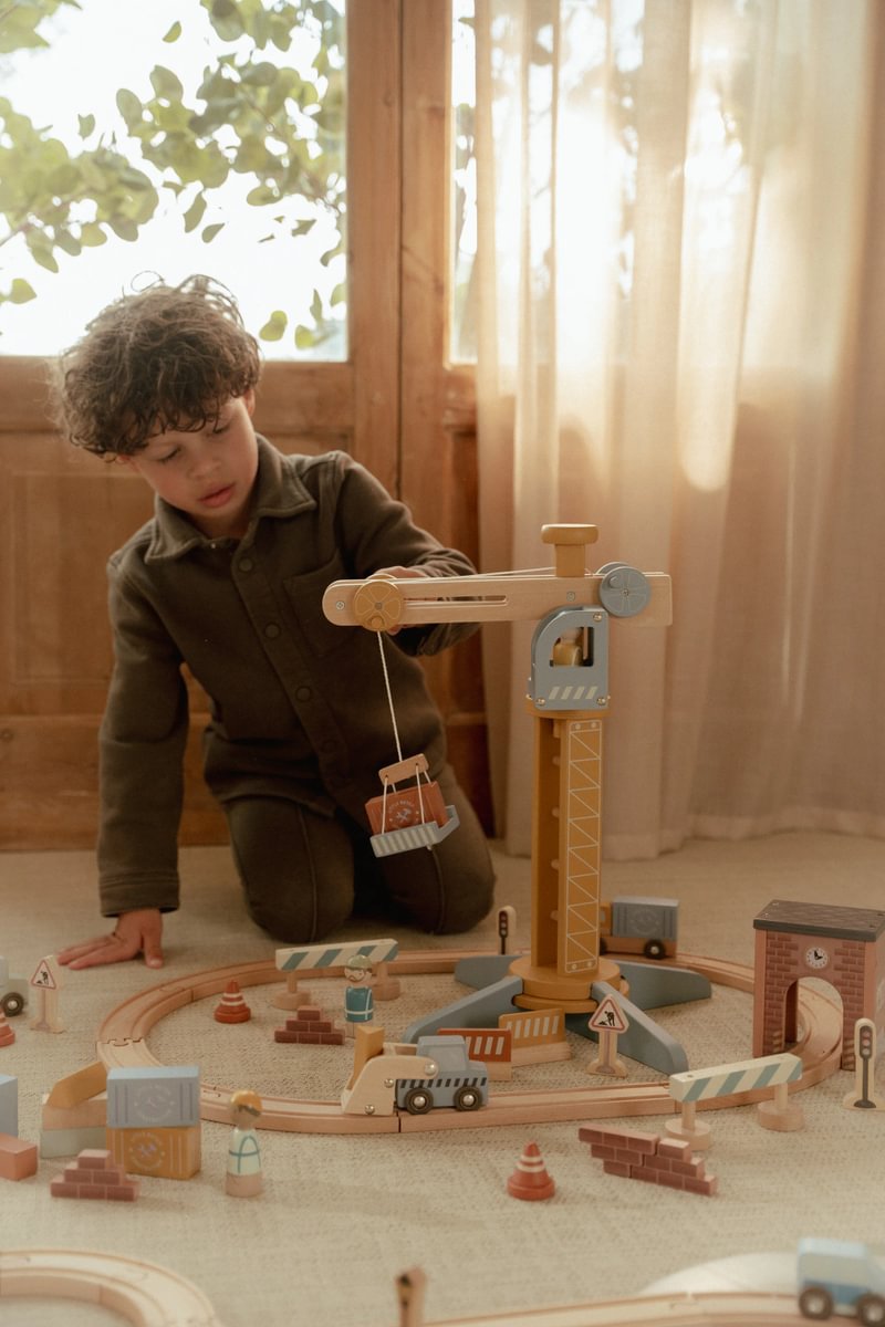 Set de jeu grue de chantier en bois pour chemins de fer en bois | Schmatzepuffer