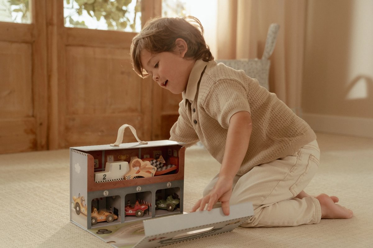 Coffret de jeu avec circuit de course