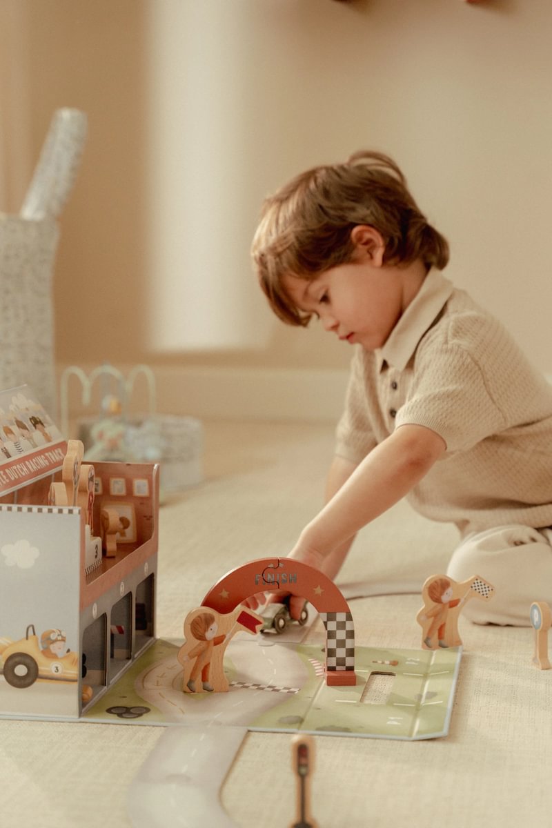 Coffret de jeu avec circuit de course