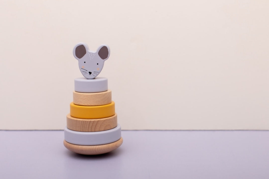 Stapelturm Holz Frau Maus – Geschenk zur Taufe | Schmatzepuffer
