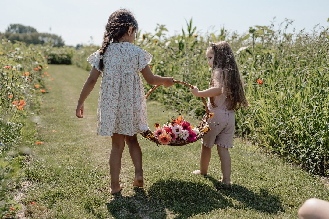Robe à manches courtes couleur crème pour bébés et enfants