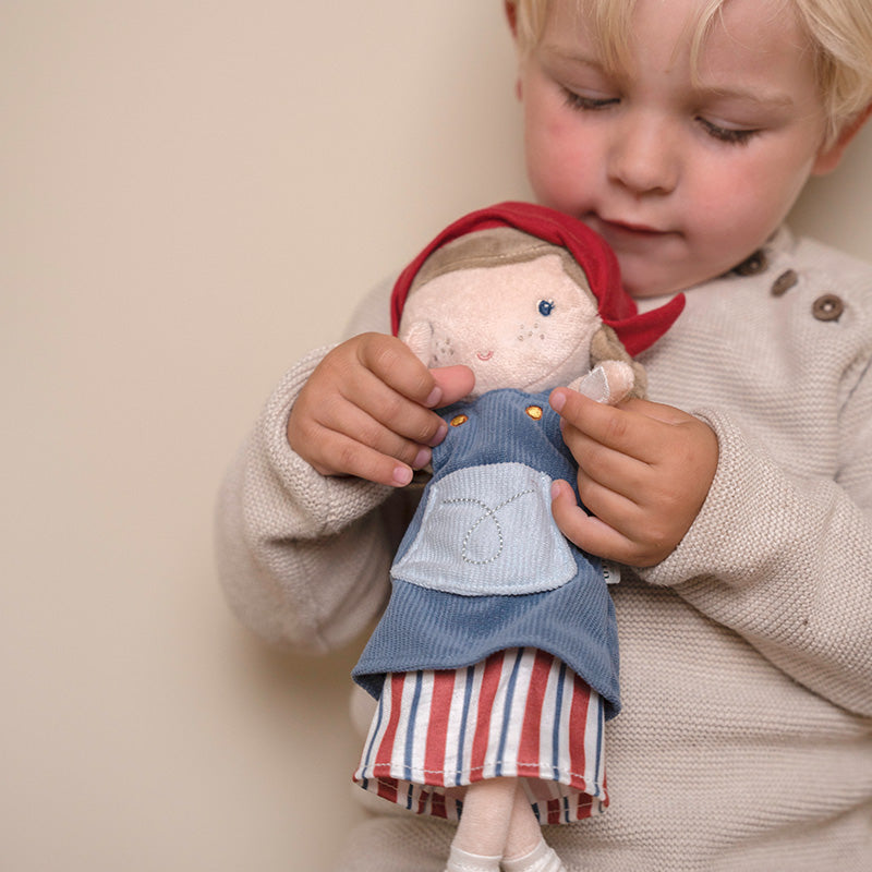 Poupée en tissu personnalisée Rose avec des tulipes – un cadeau adorable pour les petites filles
