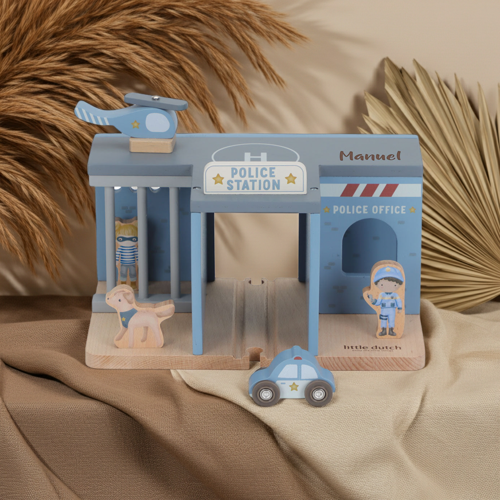 Personalized wooden train station made of wood | Schmatzepuffer