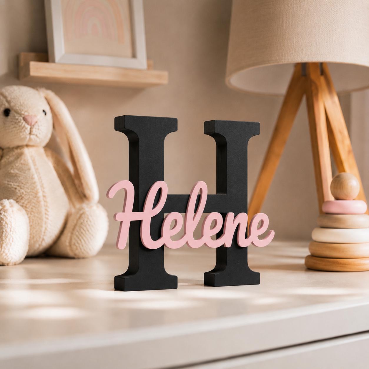 Plaque nominative personnalisée avec grande lettre noire et nom – Décoration de chambre d'enfant dans la couleur de votre choix