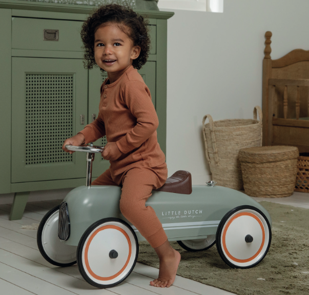 Voiture rétro à enfourcher, couleur olive | Little Dutch par Schmatzepuffer personnalisable