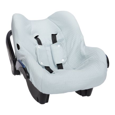Babyschalenbezug Pure Soft Blue in Hellblau aus hochwertigem Baumwollmischgewebe für Maxi-Cosi Babyschalen. Weich, atmungsaktiv, feuchtigkeitsabsorbierend und waschbar – stilvolles Babyschalenzubehör von Schmatzepuffer aus Bocholt.