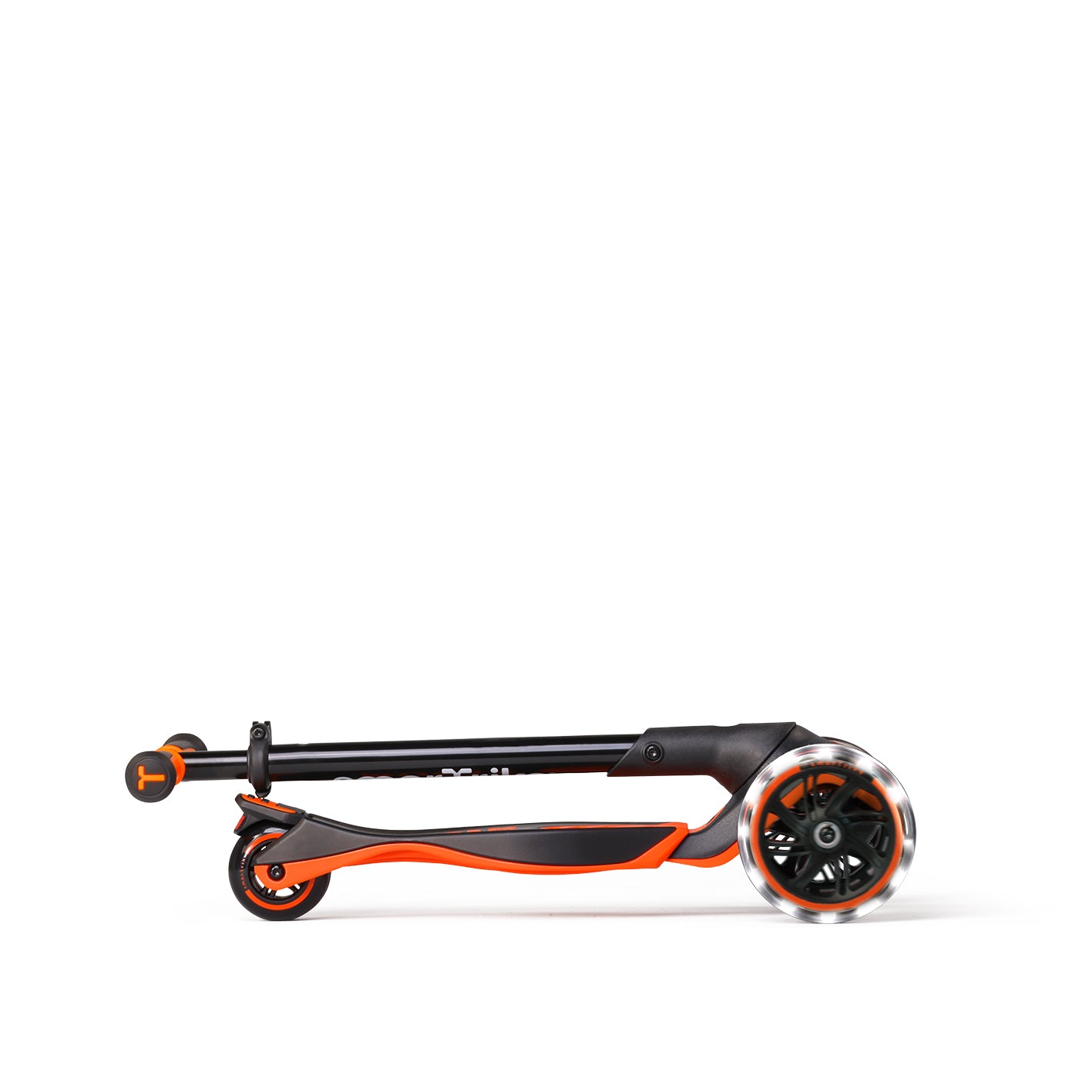 Klappbarer Kinderroller in Orange mit LED-Rädern – kompakt faltbarer 3-Rad Scooter für einfachen Transport und platzsparende Aufbewahrung