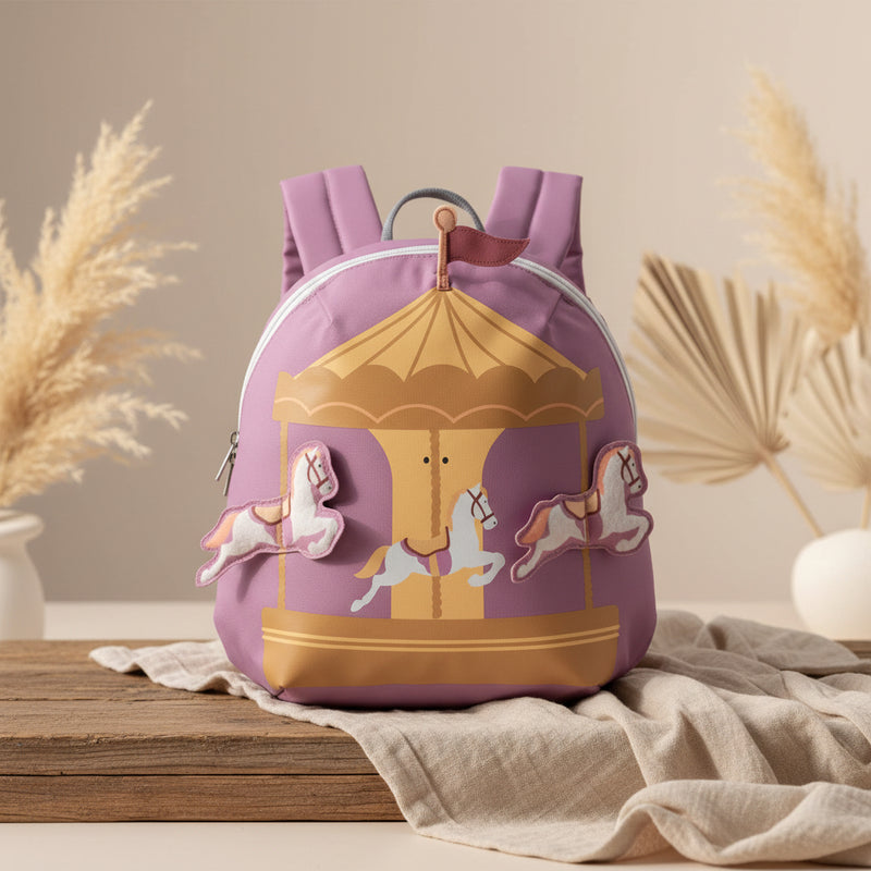 Kinderrucksack mit Karussell Motiv aus der Tiny Drivers Kollektion fuer Kindergarten, Ausfluege und den Alltag mit praktischem Stauraum