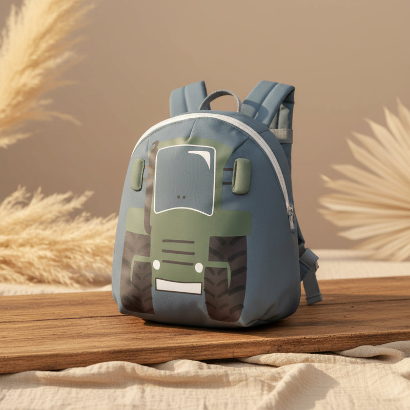Kinderrucksack mit Traktor Motiv aus der Tiny Drivers Kollektion fuer Kindergarten, Ausfluege und den Alltag mit praktischem Stauraum