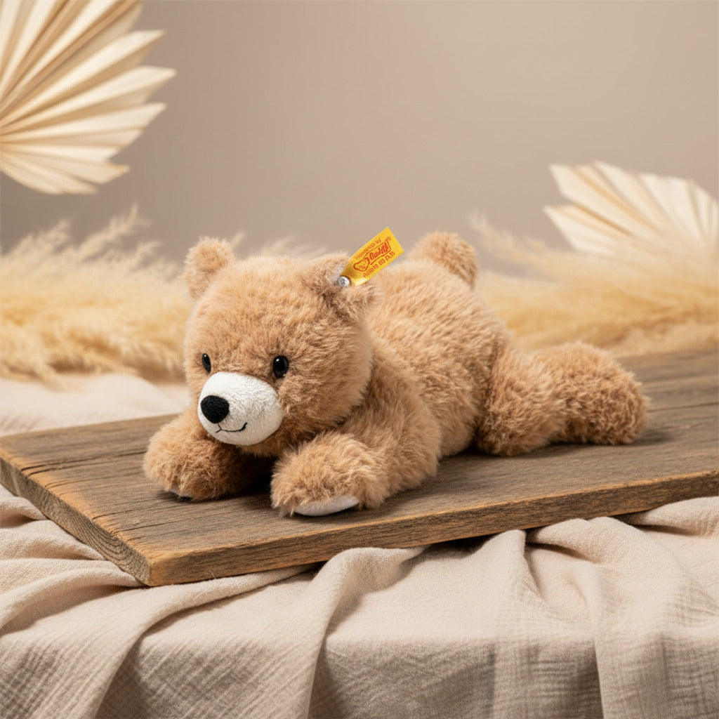 Weicher liegender Braunbaer als Kuscheltier und Plueschtier in 22 cm Groesse fuer Babys und Kinder
