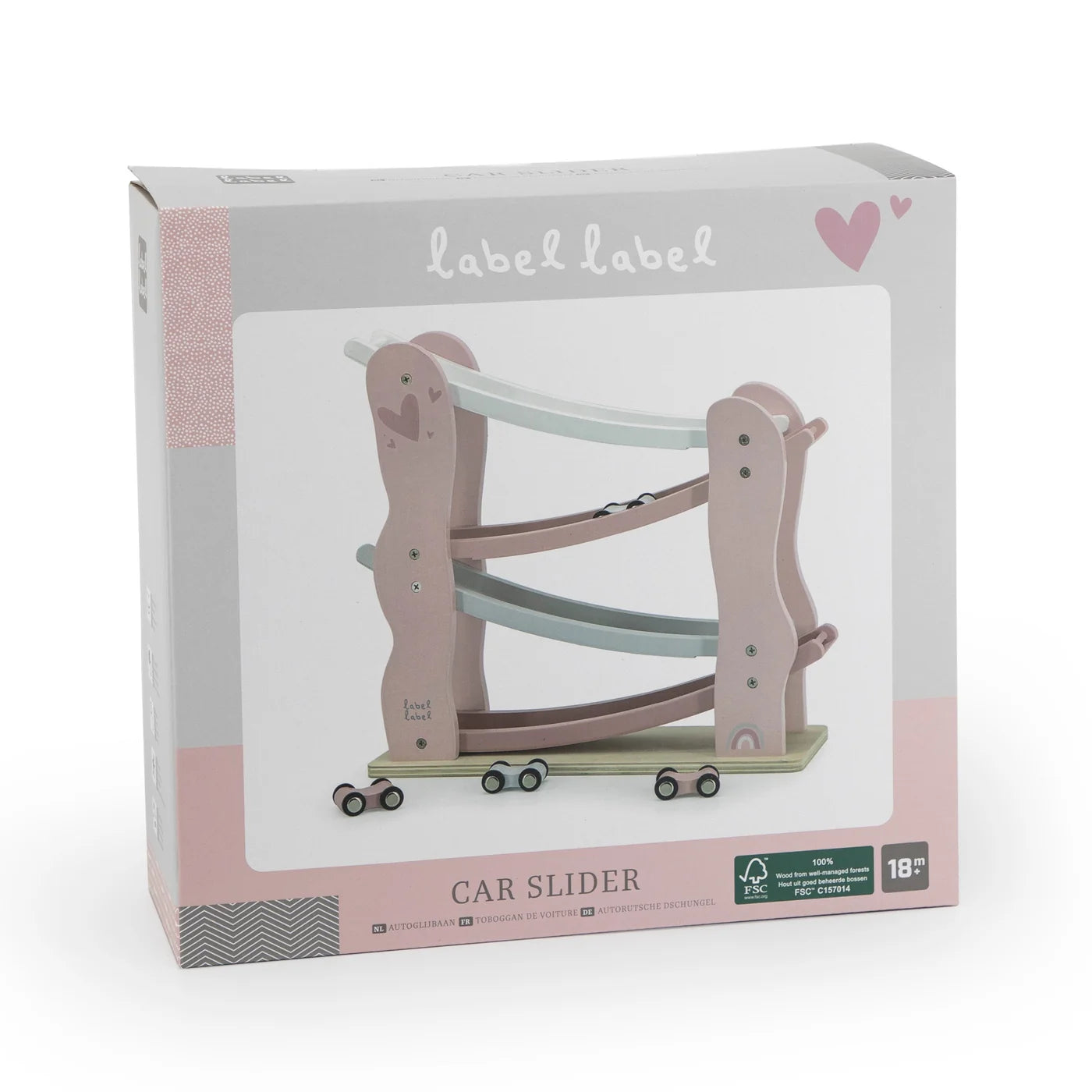 Verpackung der personalisierten Autorennbahn aus Holz in Rosa von Label Label mit 4 Holzautos als Geburtsgeschenk