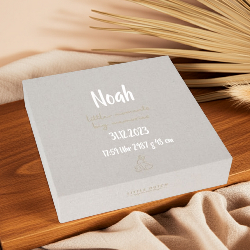 Personalisierte Erinnerungsbox für Babys mit Name und Geburtsdaten zur Aufbewahrung von Ultraschallbildern, Geburtskarte, erster Locke und besonderen Erinnerungsstücken – hochwertiges Geschenk zur Geburt.