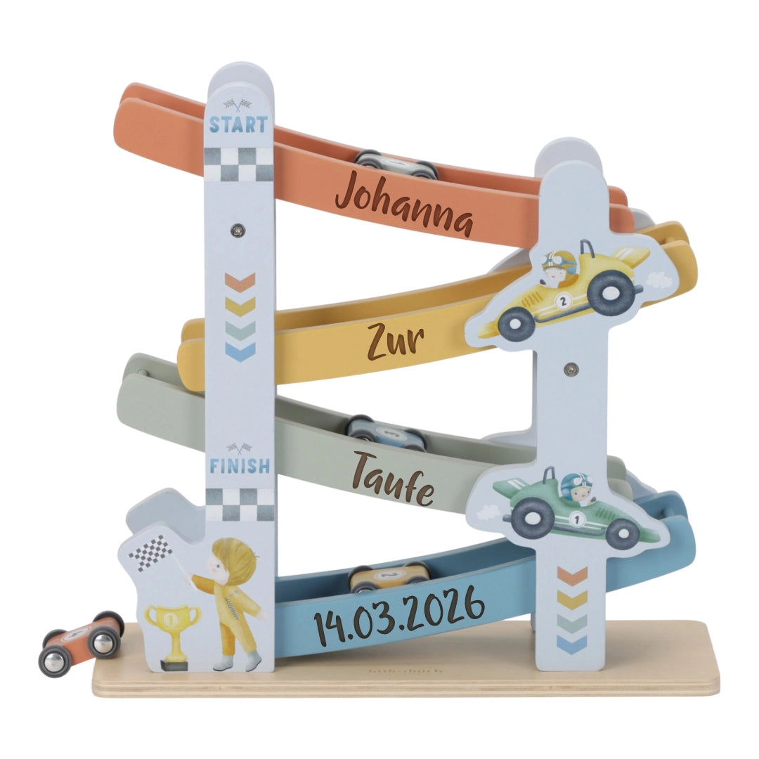 Personalisierte Holz Rennbahn mit Name und Geburtsdaten als Geschenk zur Taufe für Kinder
