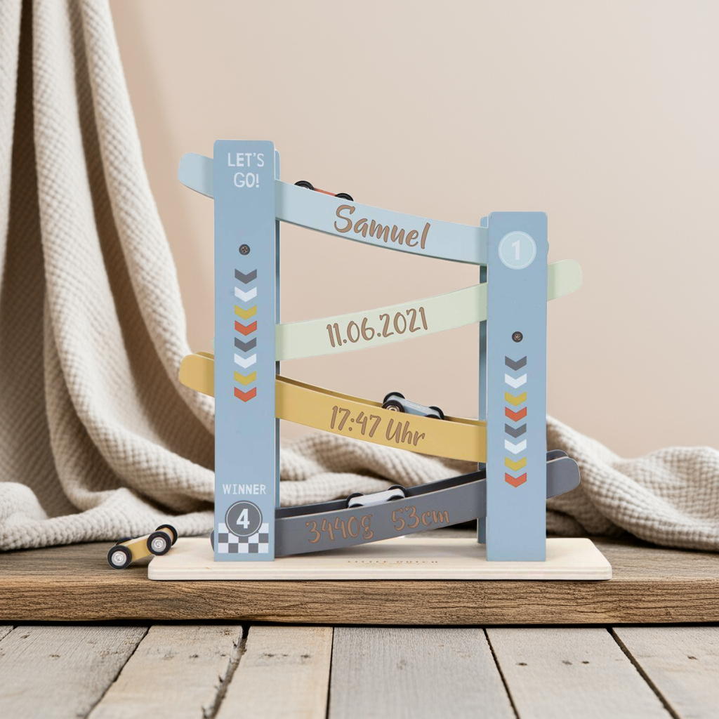 Kugelbahn aus Holz personalisiert mit Name und Geburtsdaten als besonderes Geschenk zur Geburt und Taufe
