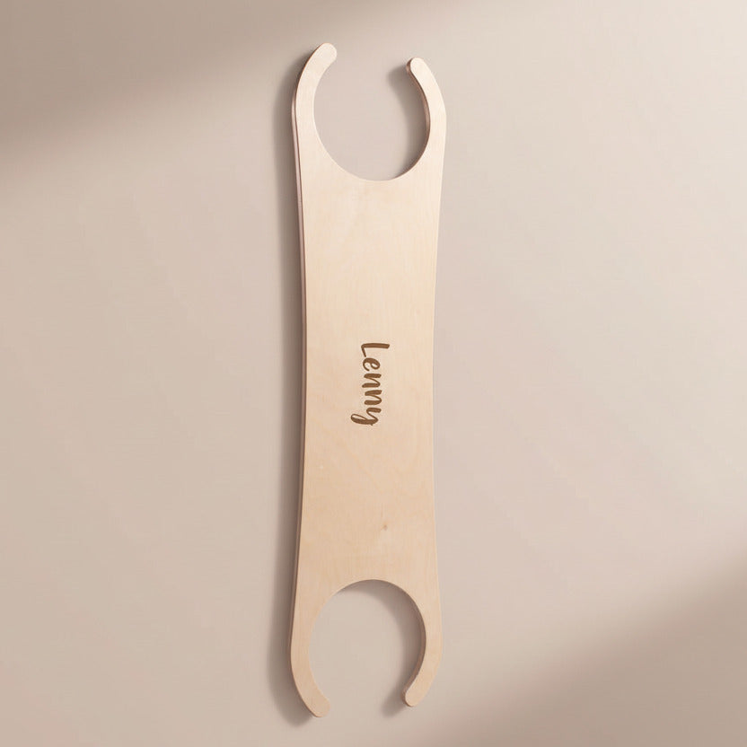 Breites tiSsi Balance Board aus Holz mit Namensgravur