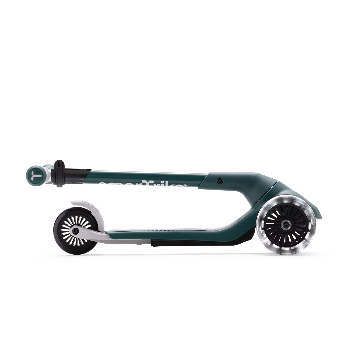 Xtend Mini+ Kinder Scooter in Grün zusammengeklappt in Seitenansicht, platzsparend faltbar und ideal für Transport und Aufbewahrung
